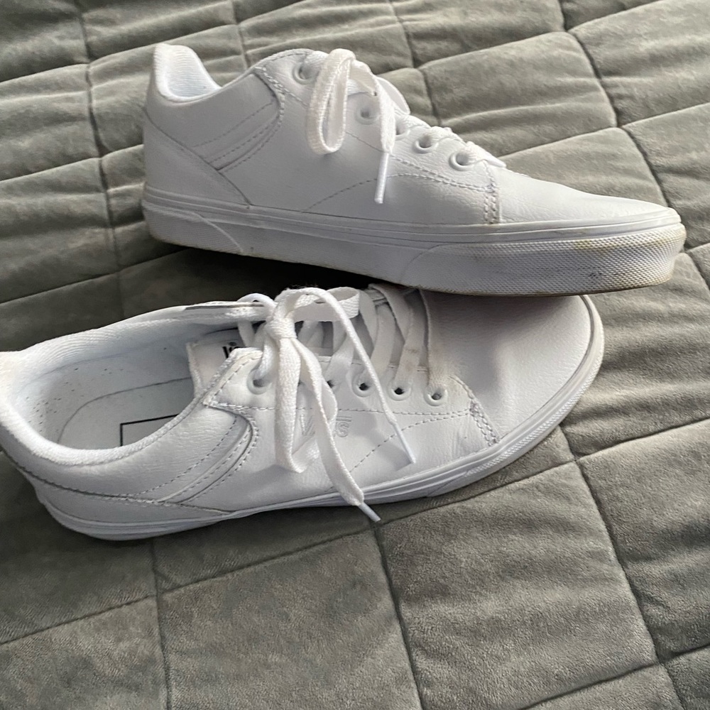VANS WHITE LEATHER SNEAKERS - women’s size 8 - great condition!